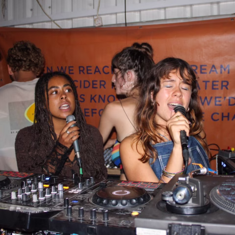 b6a79540-f9fd-403f-9e5c-0a5eb2d4c310_web