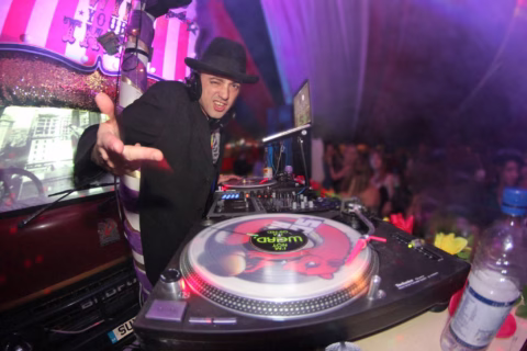 36b62956-40db-4453-819a-79f5e9183f7f_web