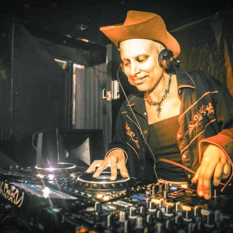 a6ddd0a8-901f-4d38-9473-983f998e21c5_web