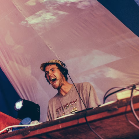 f76890db-1ceb-459c-b963-96625676348b_web